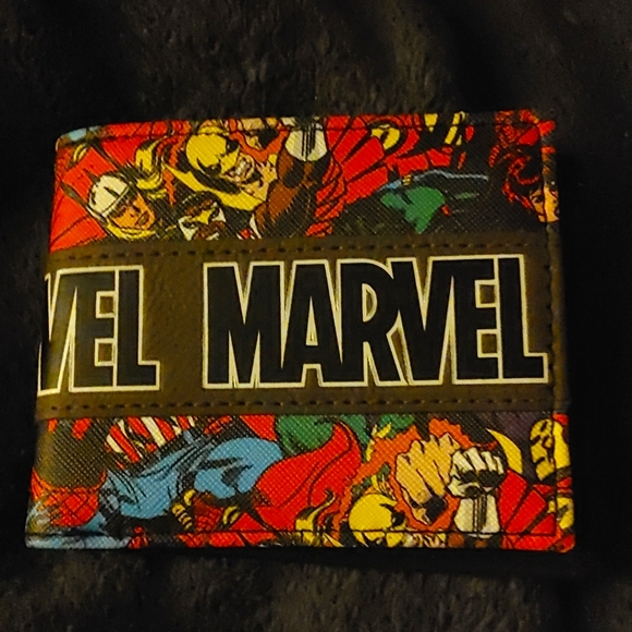 NWOT Retro Marvel Billfold Wallet - Picture 2 of 4
